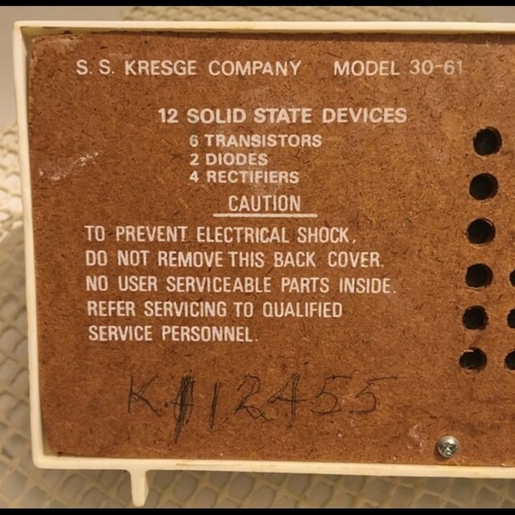 Vintage 1960s table radio Kmart model 30-61 - Picture 6 of 7
